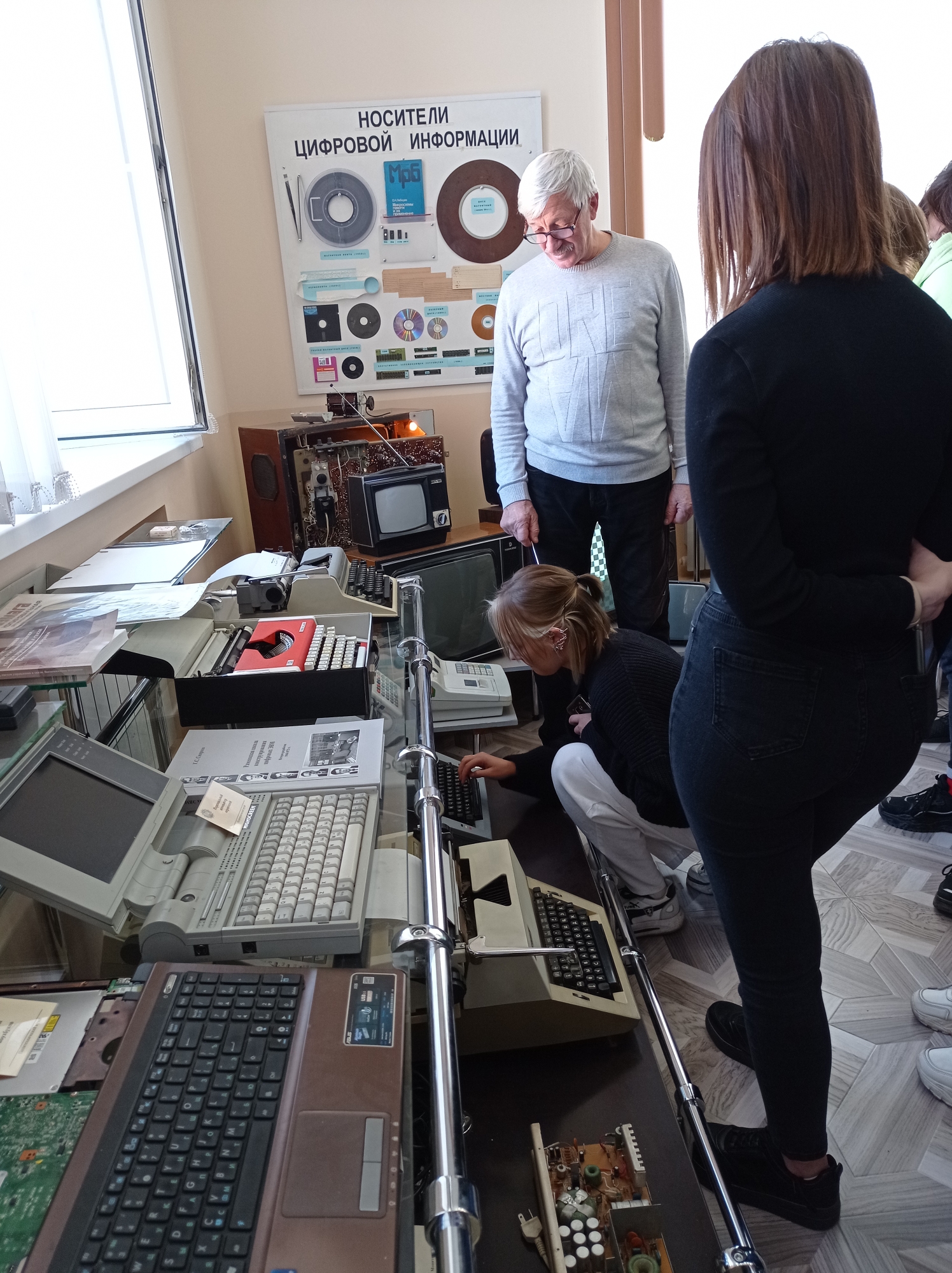 Студенты гр. 21ФПИ1 посетили экспозицию музея техники